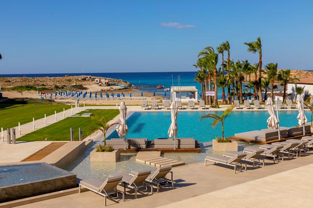 Zon 5* all inclusive Cyprus € 877,- ▷ hotel aan het strand