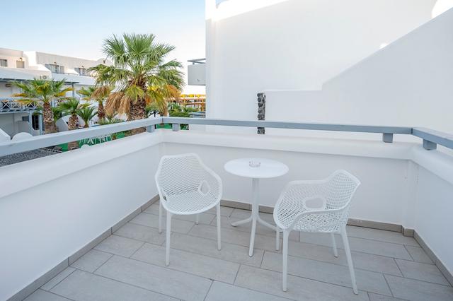 Veel korting vakantie Santorini 🏝️ Hotel Smy Mediterranean White Resort 8 Dagen  €679,-