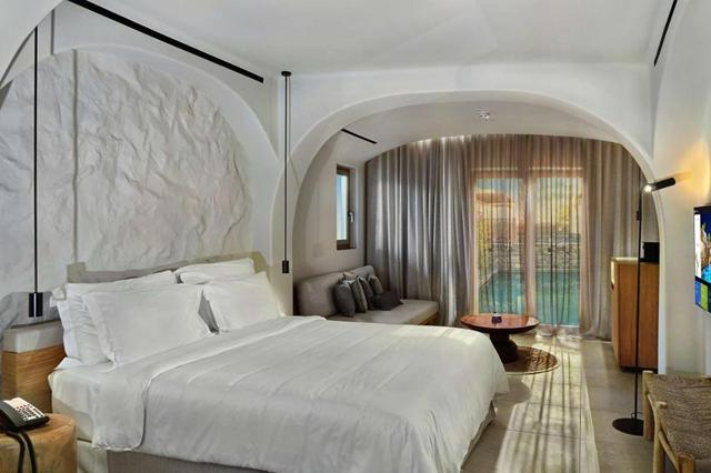 Aanbieding zonvakantie Santorini 🏝️ 8 Dagen logies ontbijt Hotel Radisson Blu Zaffron Resort