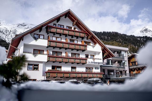 Boekingskorting wintersport Arlberg Skiregion ⭐ 4 Dagen logies ontbijt Hotel die Arlbergerin 