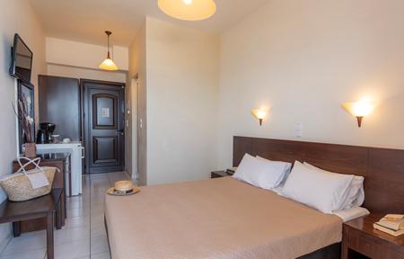 Theo Apartments & hotel slide 3