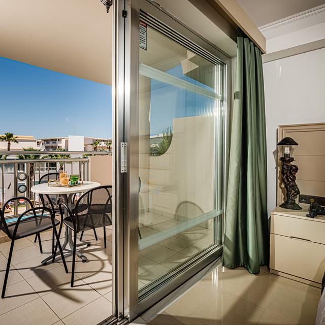 Meer info over Caretta Beach Hotel & Waterpark  bij Sunweb zomer