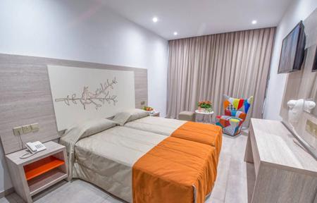 Hotel Nicholas Color slide 3