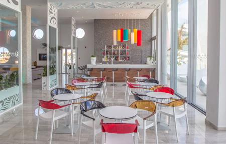 Hotel Nicholas Color slide 4