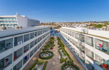 Hotel Nicholas Color slide 2