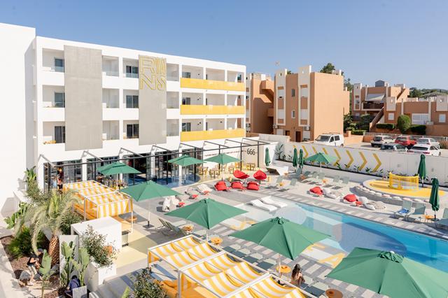 Appartement 4* San Antonio Bahia € 742,- 【inclusief vlucht en transfer】