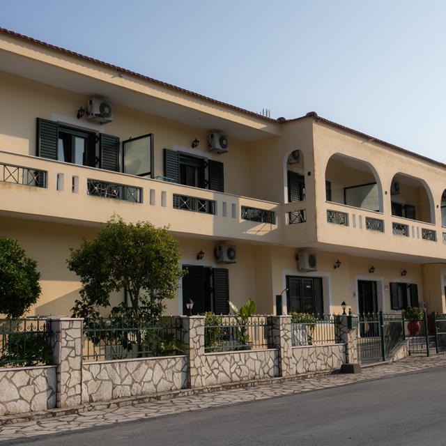 Hotel & Apartments Athanasios
