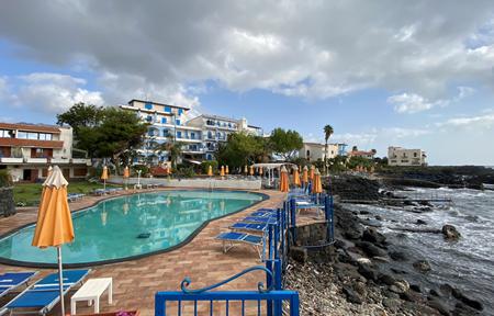 Hotel Nike & Kalos slide 2