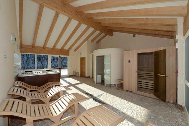 Skiën 3* Dimaro € 552,- 【wifi, kluisje op kamer, wellness, restaurant(s), sauna, hond is welkom, parkeerplaats】