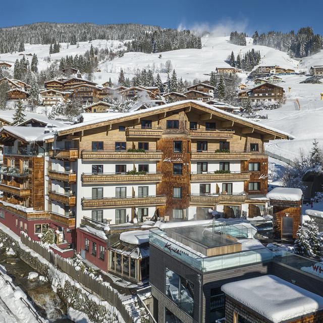 Hotel Kendler Saalbach - 
<ul>
  <li>Gelegen in het gezellige voetgangersgebied van Saalbach met gondels, restaurants en winkels op loopafstand</li>
  <li>Grote, luxe spa met verschillende sauna's en stoombaden</li>
  <li>Mooi binnenzwembad voor ontspannende baantjes</li>
</ul>