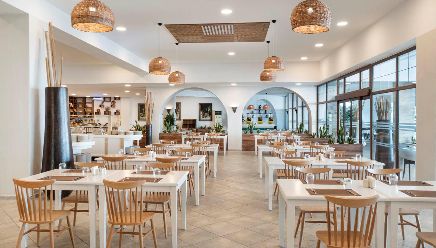 Hotel Holiday Inn Resort slide 3