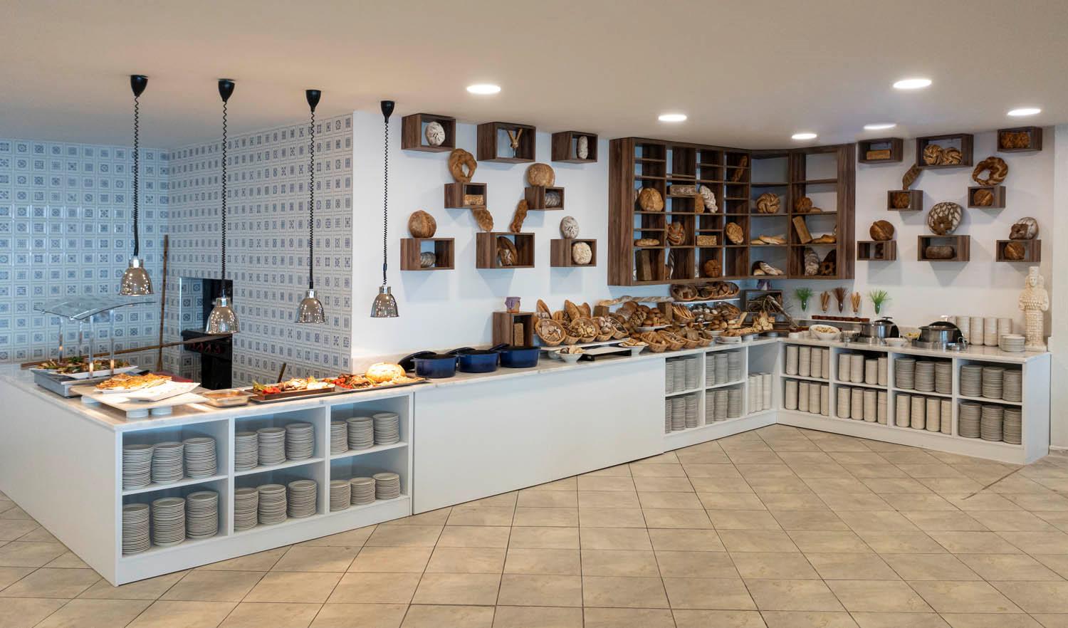 Hotel Holiday Inn Resort slide 4