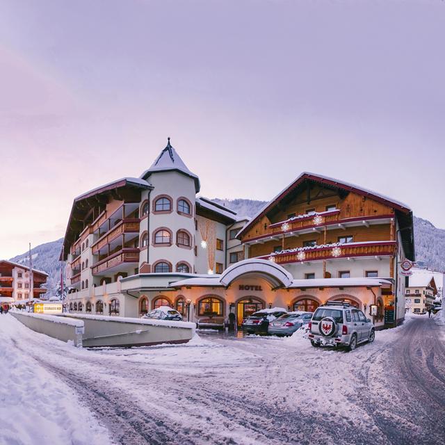 Hotel Stubaierhof Fulpmes - 
<ul>
  <li>Gratis skibus stopt op slechts 50 meter van het hotel</li>
  <li>Uitgebreid wellnesscenter met verwarmd binnenzwembad en sauna's</li>
  <li>Ruime en moderne kamers, sommige met balkon en prachtig uitzicht</li>
</ul>