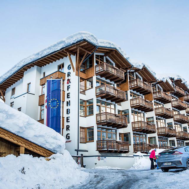 Grafenberg Resort Wagrain -
<ul>
<li>Uitstekende ligging direct tegenover de skilift en nabij skibus naar andere skigebieden.</li>
<li>Moderne en comfortabele kamers met uitgebreide wellnessfaciliteiten.</li>
<li>Kindvriendelijke voorzieningen zoals een speelruimte.</li>
</ul>