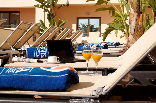 Deal zonvakantie Ibiza - Hotel Invisa La Cala