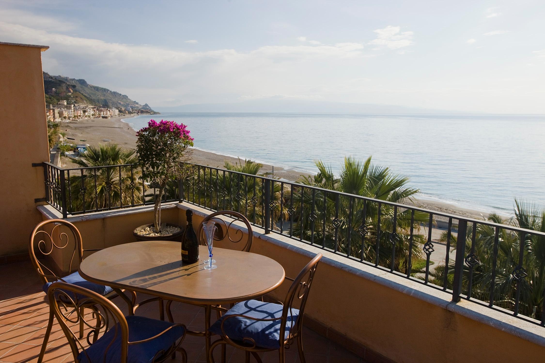 B&B Taormina Beach House