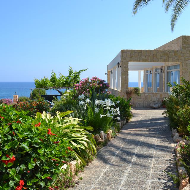 Meer info over Hotel Aphrodite Beach inclusief huurauto  bij Sunweb zomer