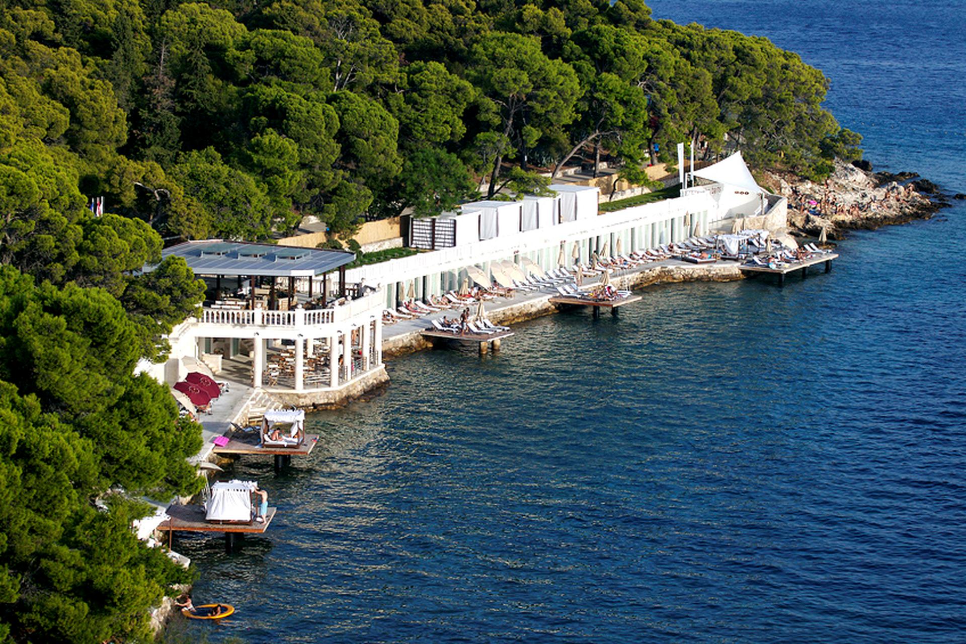 Amfora Hvar Grand Beach Resort Incl Huurauto In Dalmatië Kroatië Amfora Hvar Grand Beach Resort Incl Huurauto Image